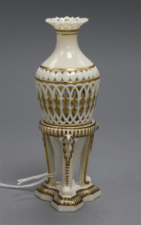 A Worcester reticulated vase and separate stand, late 19th century